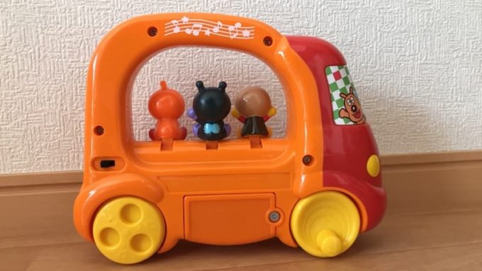 ベビラボ アンパンマン ころころメロディバスの裏面